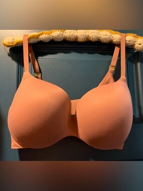 Victoria's Secret Smooth Padded Bra in Peach